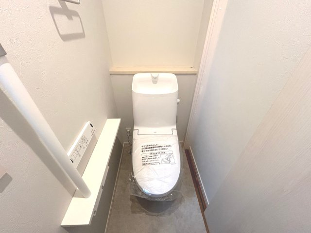 戸建　一宮市木曽川町黒田　全2区画分譲のトイレ|節水省エネの暖房便座シャワートイレです。お掃除のしやすさを究めたフチなし形状でお手入れ楽々。