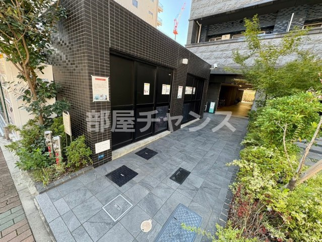 プレサンス丸の内アドブルのエントランス