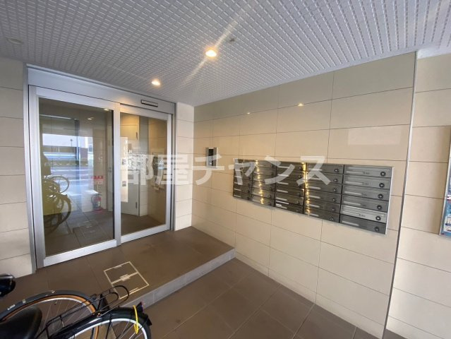 ヒルズ新栄3号館のエントランス