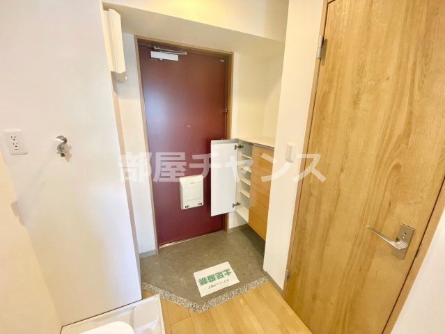 ヒルズ新栄3号館の玄関