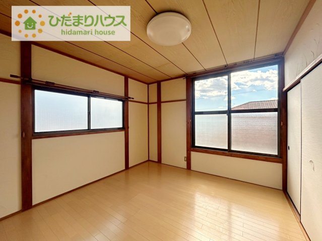 日立市十王町伊師　中古戸建の寝室|バルコニーに面していて、たっぷり光りの入る明るい主寝室です！