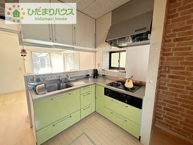 日立市十王町伊師　中古戸建のキッチン|3口コンロでお料理する時間も短くなりそうですね(*‘∀‘)