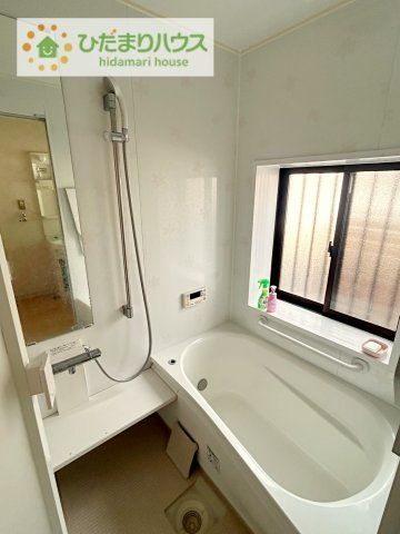 日立市十王町伊師　中古戸建の浴室|"何歳まで一緒に入ってくれるだろうか・・・。
広いお風呂は、お子様と一緒に入るバスタイムがより楽しくなります。"