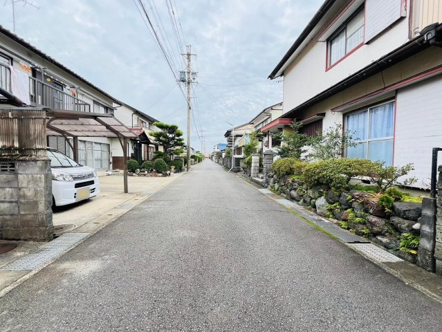 中古戸建　瑞穂市本田　昭和47年築の前面道路含む現地写真