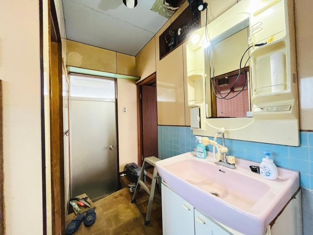 中古戸建　瑞穂市本田　昭和47年築の独立洗面台