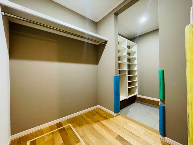 【商談中】戸建　岐阜市安良田町6丁目　全1区画分譲の収納|玄関横にある大容量のファミリークローク。