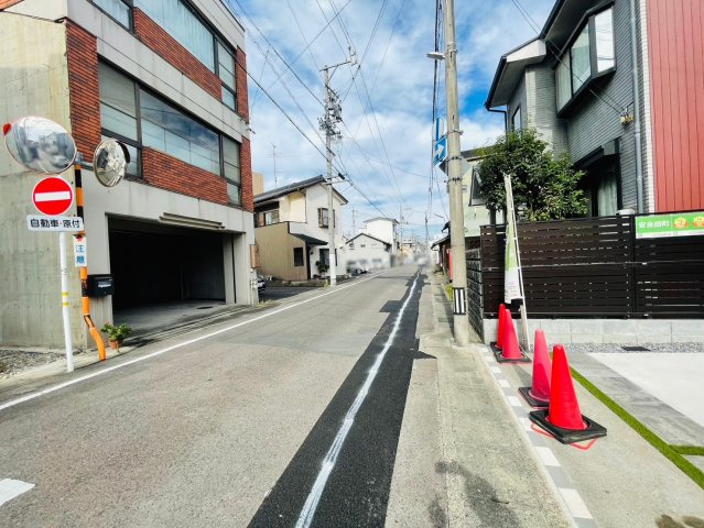 【商談中】戸建　岐阜市安良田町6丁目　全1区画分譲の前面道路含む現地写真|■前面道路　
■ヤマダ不動産　株式会社リライフ　岐阜店