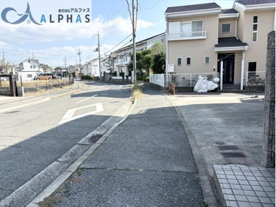 【前面道路含む現地写真】 | 神戸市西区中野一丁目　一戸建て | 前面道路幅員10ｍ以上！！駐車がしやすいです♪