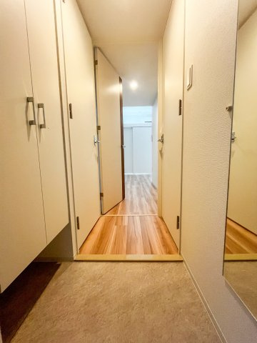 セレニテ阿波座ミラクの玄関