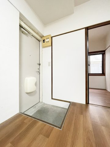 ハイツ庄町　東棟の玄関