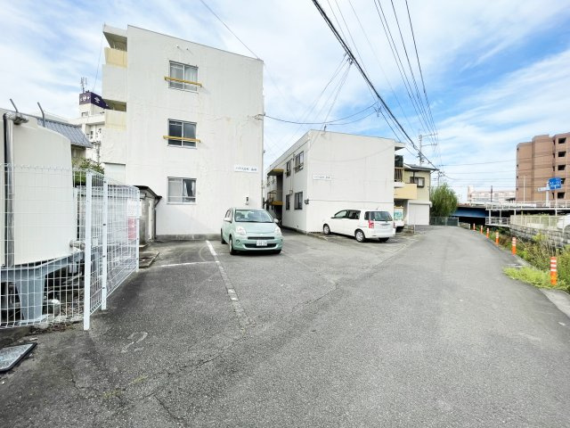 ハイツ庄町　東棟の駐車場