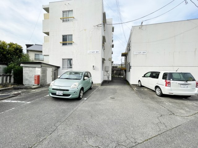 ハイツ庄町　東棟の駐車場