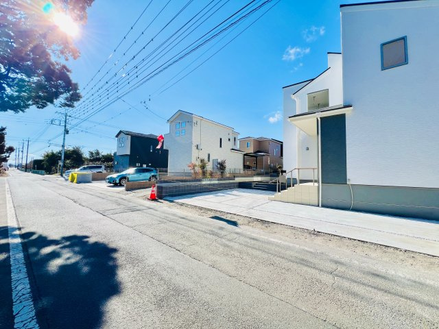 吉岡町大久保の前面道路含む現地写真|車の通りも少なく駐車も楽々♪