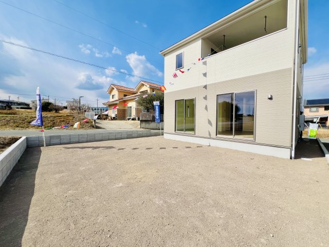 吉岡町下野田の外観|お庭のスペースでは、BBQや家庭菜園なども楽しめます♪