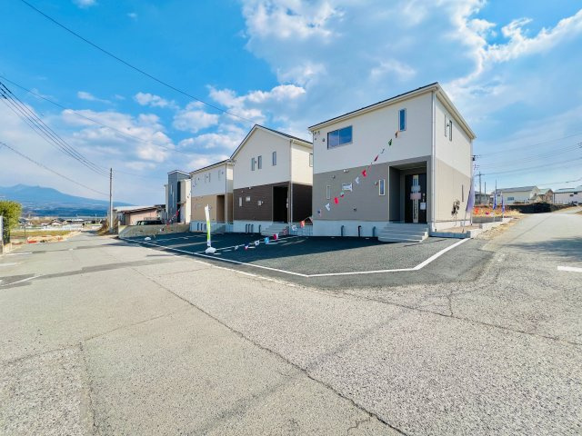 吉岡町下野田の前面道路含む現地写真|車の通りも少なく駐車も楽々♪