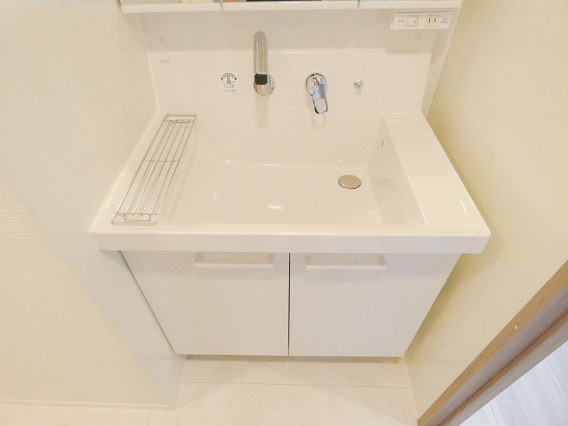 D-ROOM万願寺の洗面所