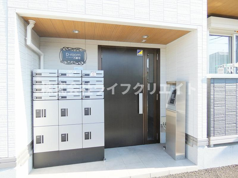 D-ROOM万願寺のエントランス