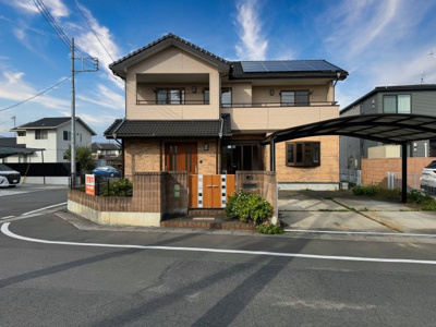 【外観】 | 大泉町古氷　リフォーム済み中古戸建 | 高級感のあるエクステリアです♪
外構まで丁寧に施工されておりこだわりを感じる物件です。