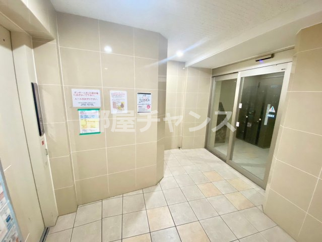 ヒルズ新栄2号館のエントランス