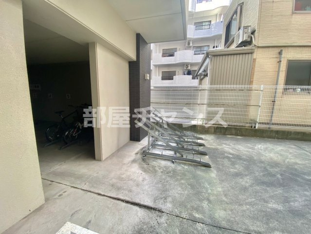 ヒルズ新栄2号館の駐車場