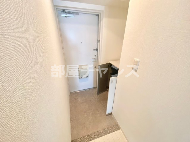 ヒルズ新栄2号館の玄関