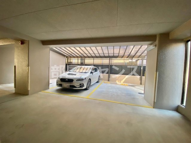 ヒルズ新栄の駐車場