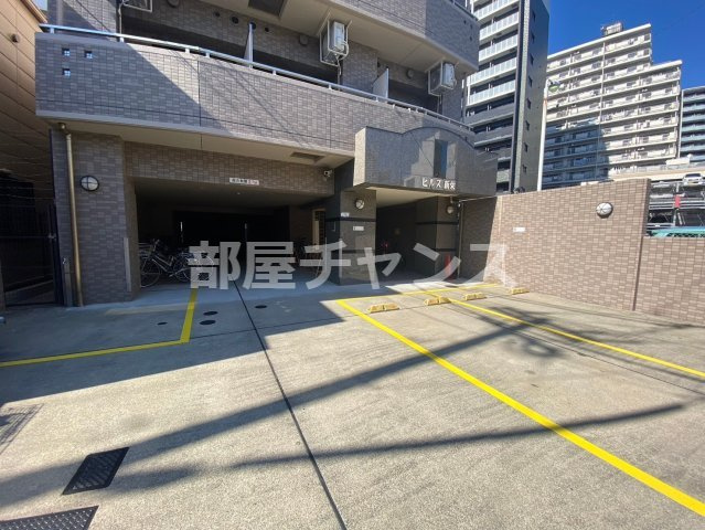 ヒルズ新栄の駐車場