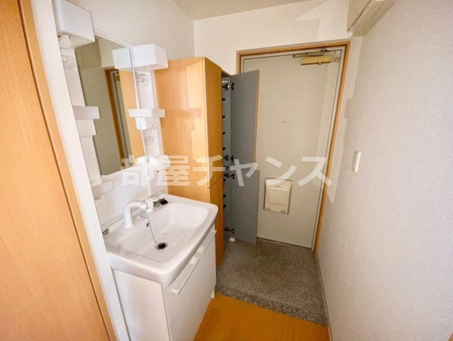 グレイス新栄の玄関