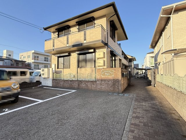 ロイヤルスクエア季永林の外観