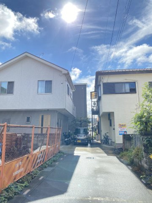 【前面道路含む現地写真】 | （値下げ）早期売却希望！ | 道路から物件の向き