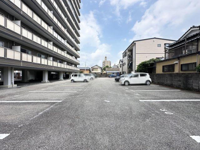 サンコート旭町の駐車場