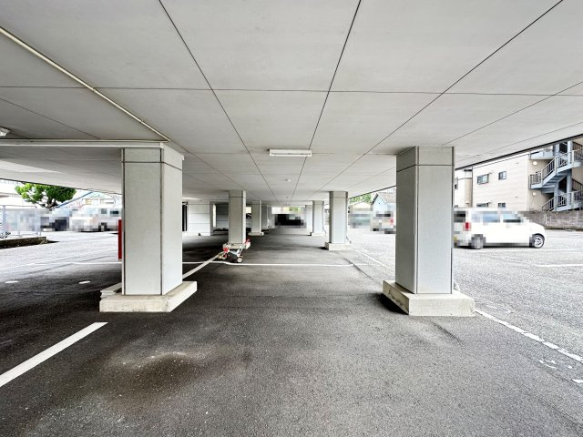 サンコート旭町の駐車場