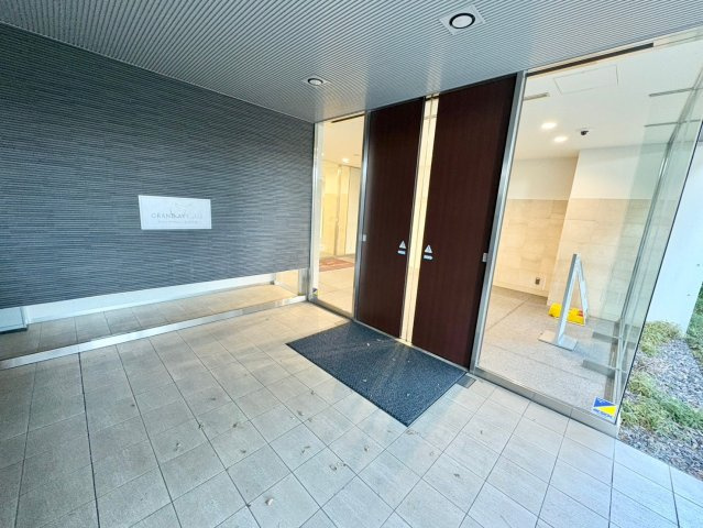 グラン・アベニュー白川公園のエントランス