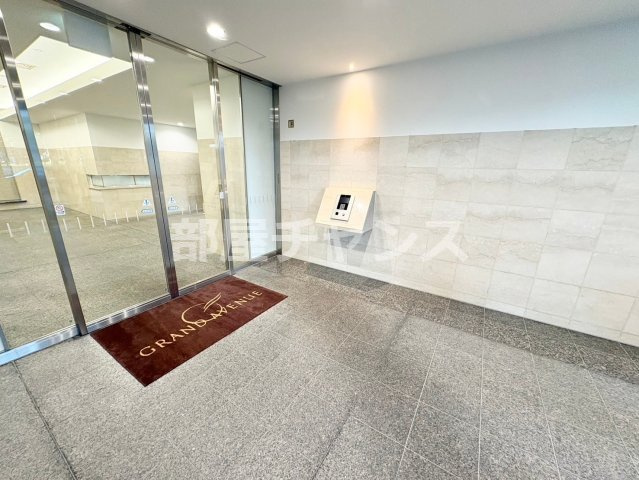 グラン・アベニュー白川公園のエントランス