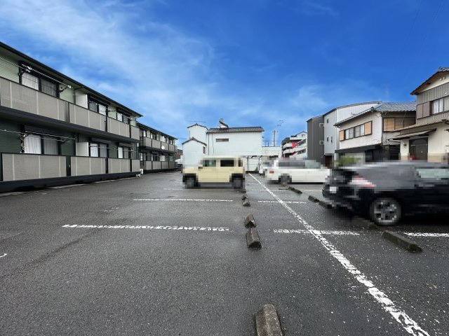 メゾン・ドールⅢの駐車場