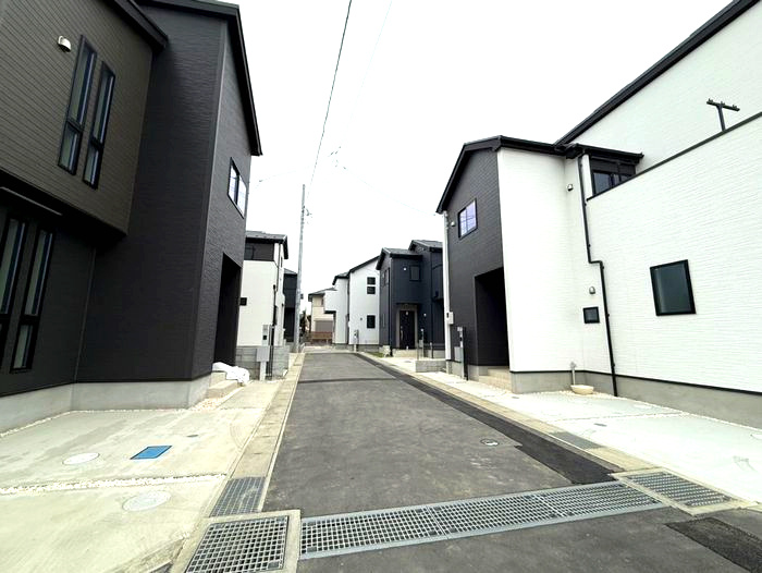 平塚市河内新築戸建て　4期6号棟の前面道路含む現地写真|前面道路含む現地写真です