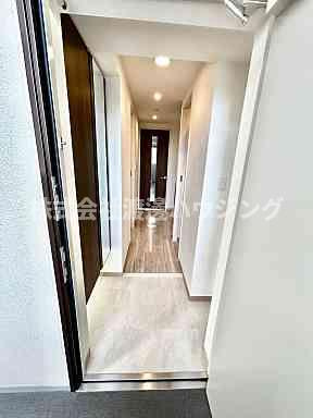 ファーストフィオーレ江坂レガリスの玄関