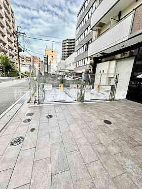 ファーストフィオーレ江坂レガリスの駐車場|機械式