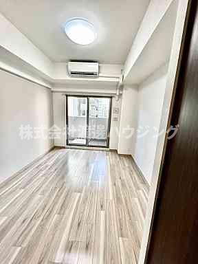 ファーストフィオーレ江坂レガリスの居間・リビング