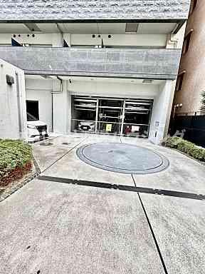 S-RESIDENCE江坂の駐車場