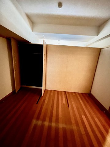 サングレートESAKAⅡの洋室