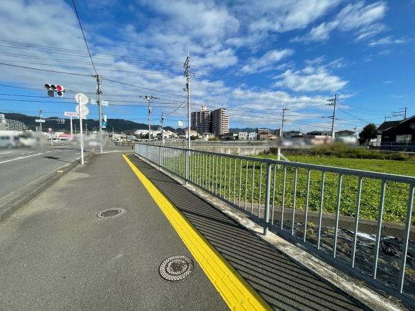 岩出市中黒　土地の前面道路含む現地写真