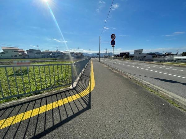 岩出市中黒　土地の前面道路含む現地写真