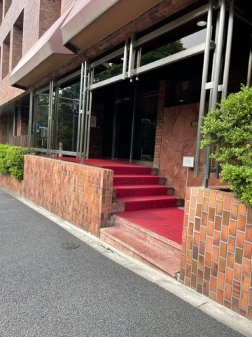 ロイヤル赤坂サルーンのエントランス