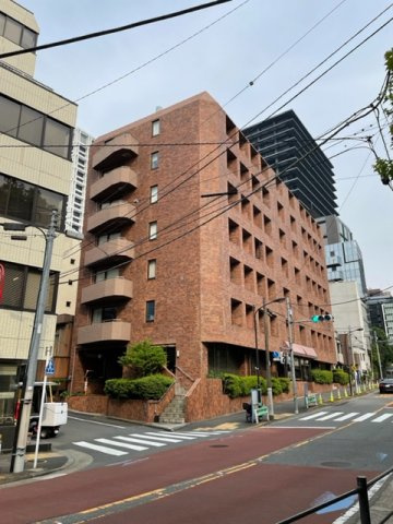 ロイヤル赤坂サルーンの外観