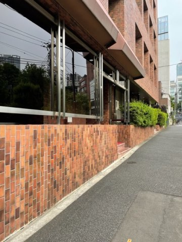 ロイヤル赤坂サルーンの外観
