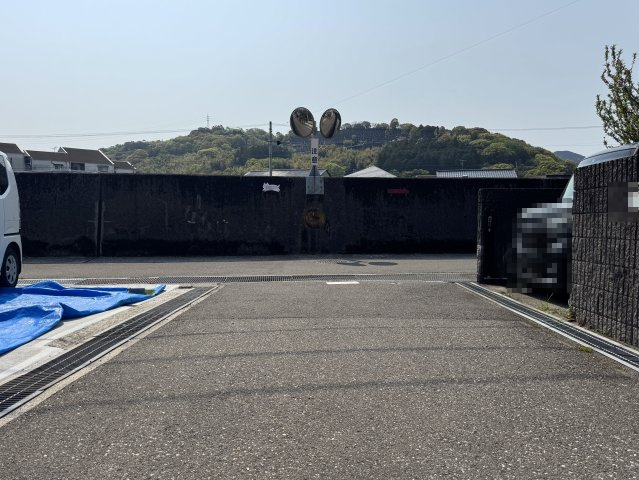 高知市東石立町の前面道路含む現地写真|西側の前面道路。本物件は画面の左側です。