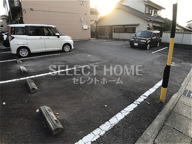 【駐車場】 | サンコートひまわり | 駐車スペースもあります