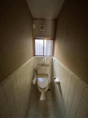 水谷3丁目戸建のトイレ|ゆったりとした空間のトイレです