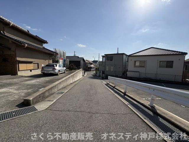 ☆☆専任媒介物件☆☆神戸市西区白水１丁目土地（古家付き）の前面道路含む現地写真|前面道路、公道幅員約4.5ｍ